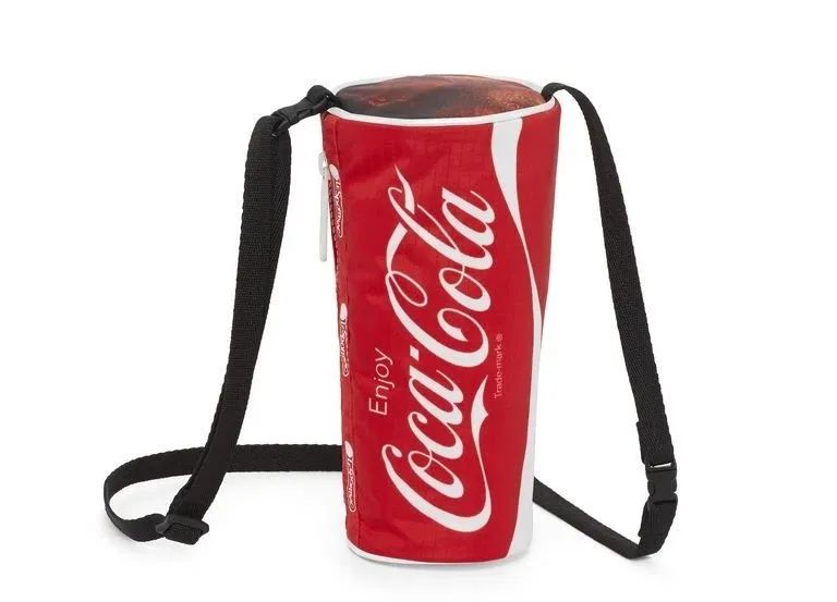 可口可乐推出“快乐肥宅水”联名包！吃货们馋哭了！