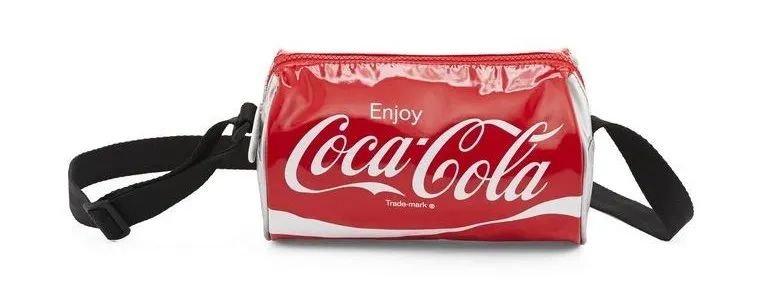 可口可乐推出“快乐肥宅水”联名包！吃货们馋哭了！