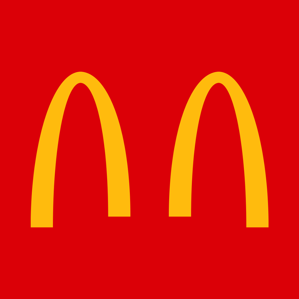 麦当劳的 logo 分开了