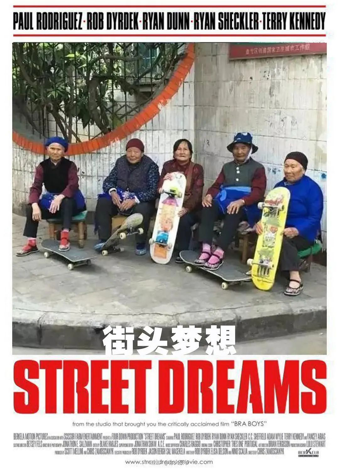 老罗看见都笑了! 直击灵魂的60张大片“特笑”海报！