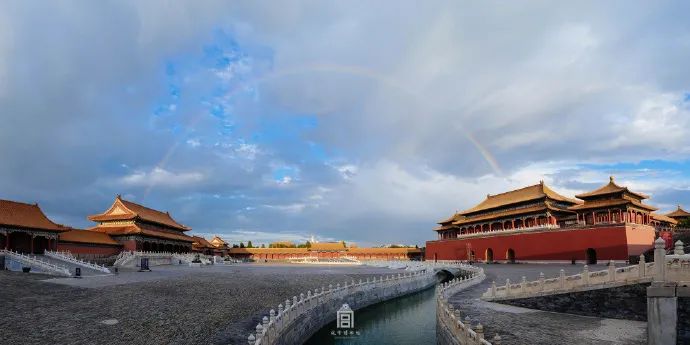 紫禁城建成600年，云展览海报设计太绝了！