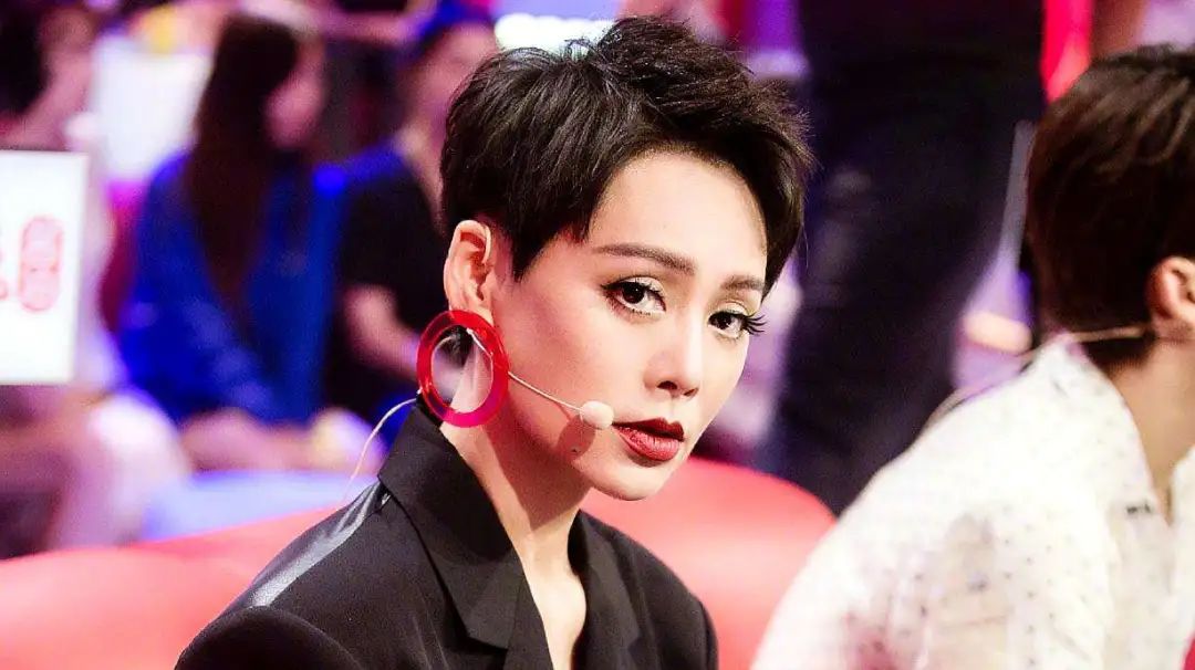 都请了岳云鹏当代言人的老乡鸡和锅圈，谁赢了？