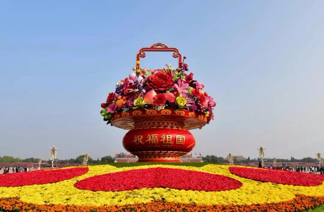 审美之谜：为什么国庆大花篮，年年都这么“土”？