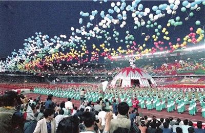 审美之谜：为什么国庆大花篮，年年都这么“土”？