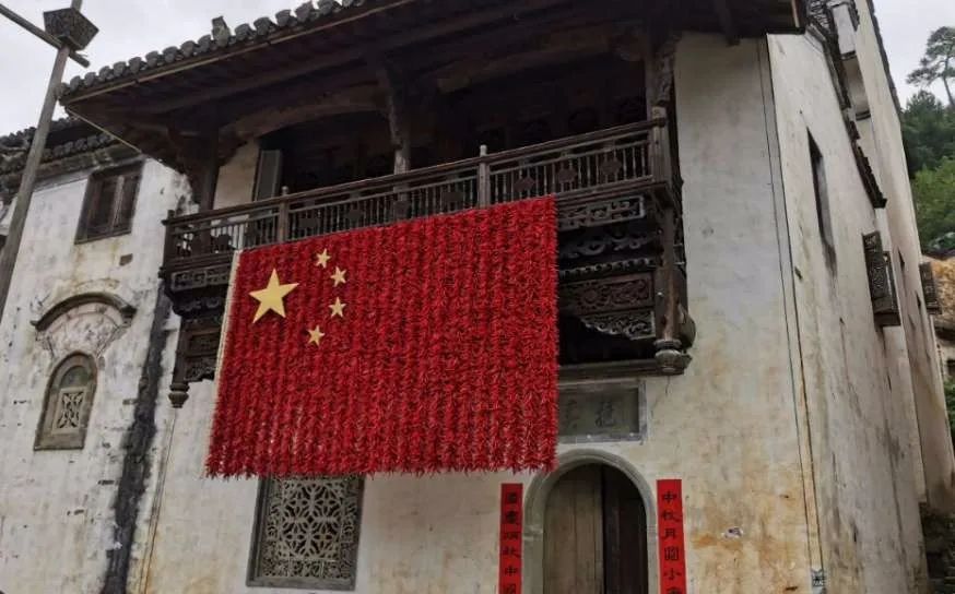 审美之谜：为什么国庆大花篮，年年都这么“土”？