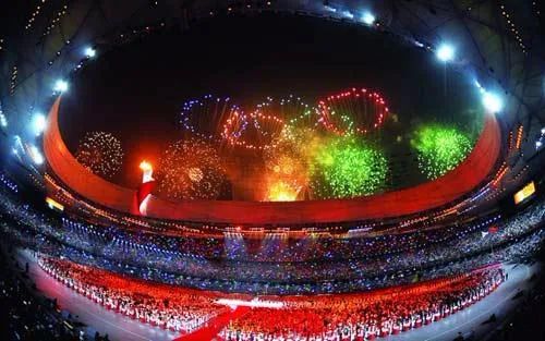 审美之谜：为什么国庆大花篮，年年都这么“土”？