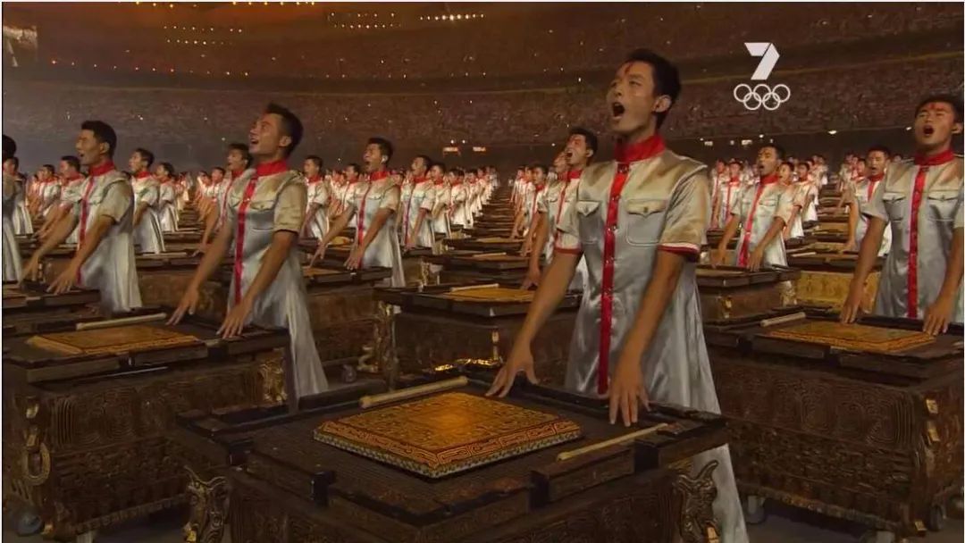审美之谜：为什么国庆大花篮，年年都这么“土”？