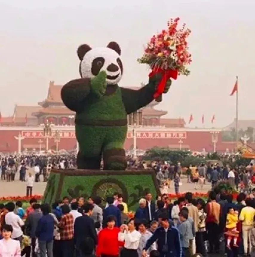 审美之谜：为什么国庆大花篮，年年都这么“土”？