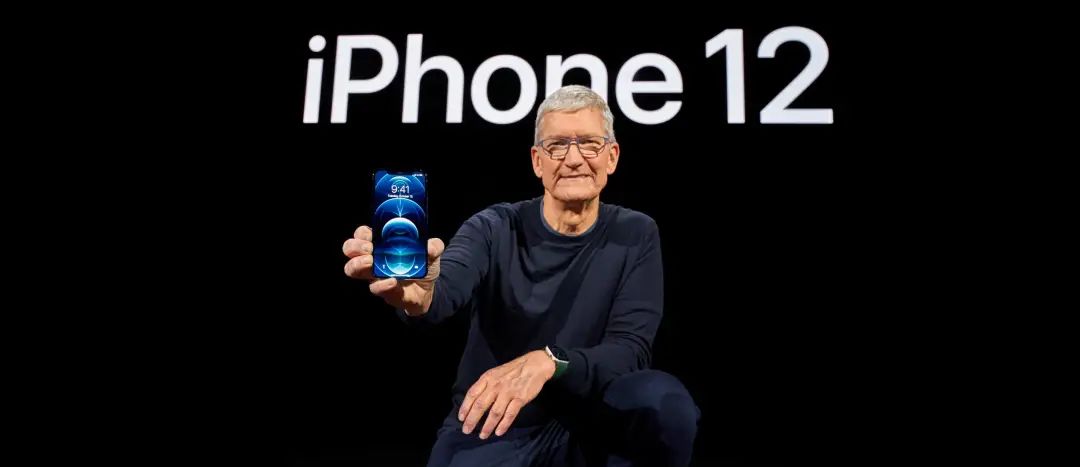 苹果iPhone12，用4款手机拼了两套文案？