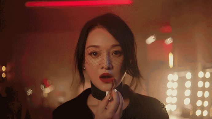 完美日记宣布周迅为代言人，网友：高攀了！