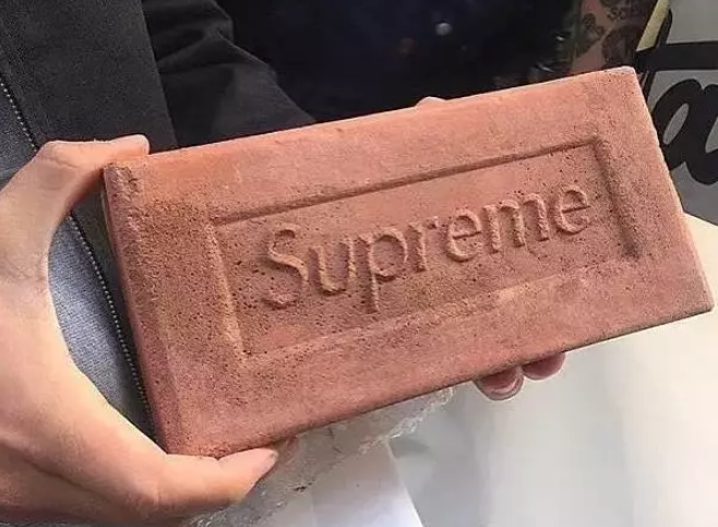 21亿美元天价卖身，Supreme究竟凭什么？