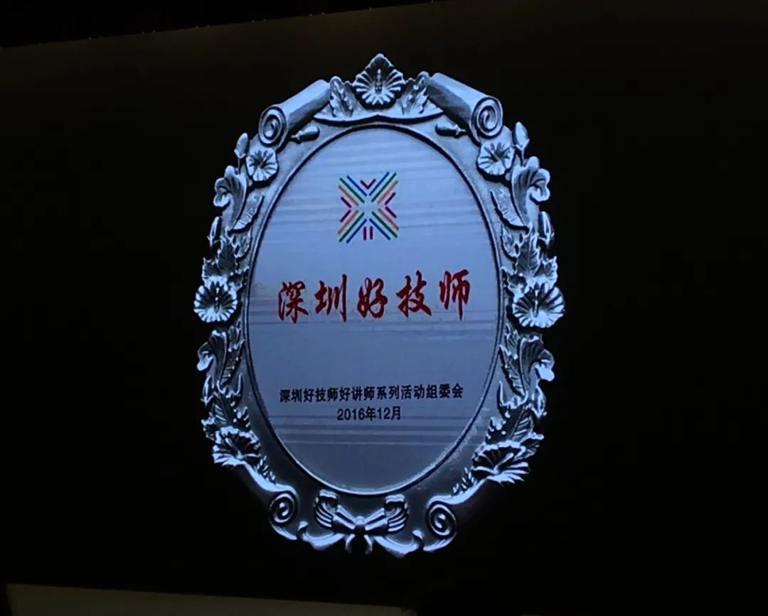 天与空创意节现场又撒人民币又喝酒，太疯了！我喜欢