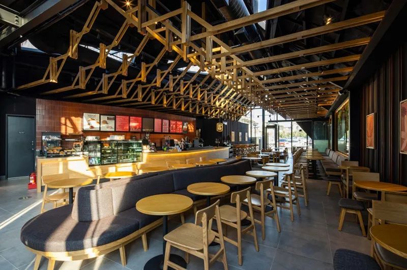 星巴克又一新店！网友：老装修公司了