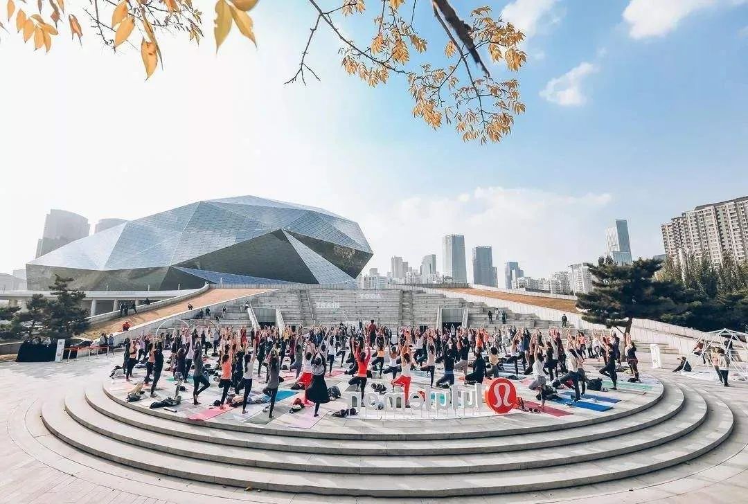 1条瑜伽裤卖1000块 | lululemon不花钱做广告的 7 种办法 