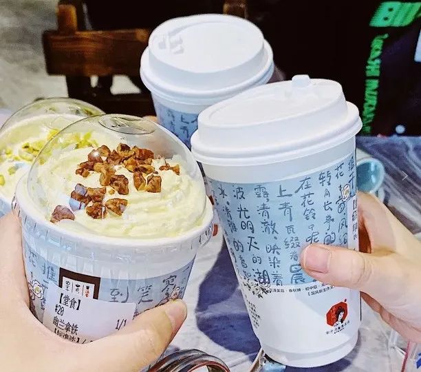 开店即热搜，茶颜悦色凭什么这么火？