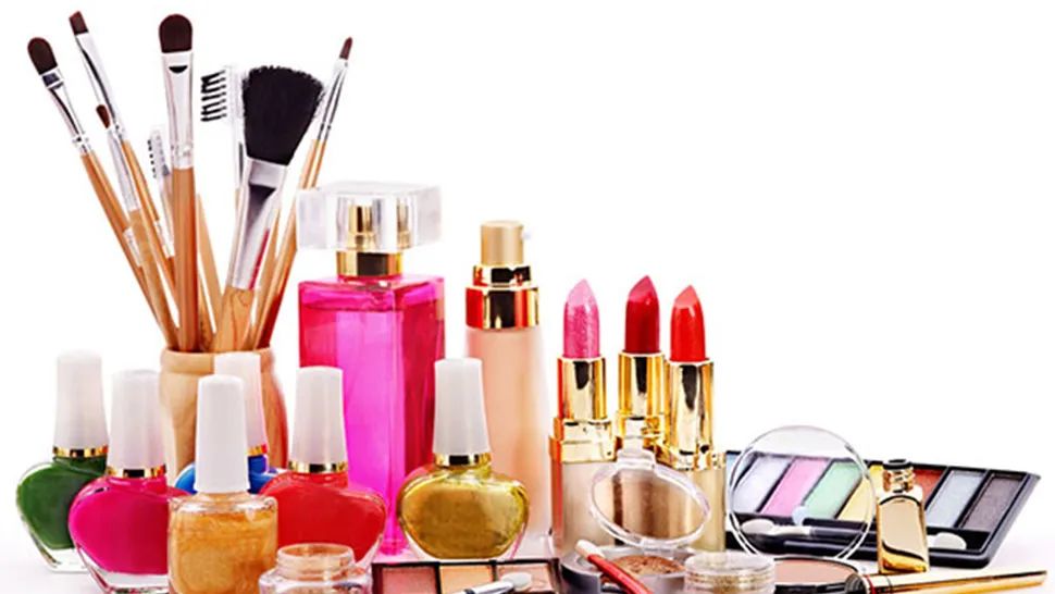 统计数据表明，如今Z世代在美妆品类消费人群的占比已达三成，这一比例还在继续攀升。并且，Z世代的美妆消费每年以两位数的增幅在高速增长。可以说，Z世代是整个美妆行业格局中关键性的人群，成为驱动美妆品类发展的超级物种。