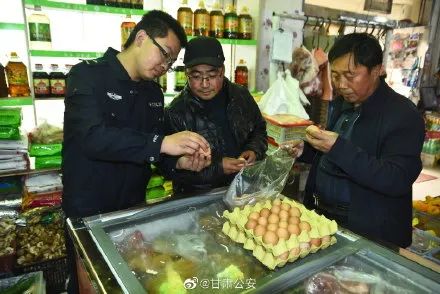 鸡蛋壳上印标语，网友：民警·真·操碎了心