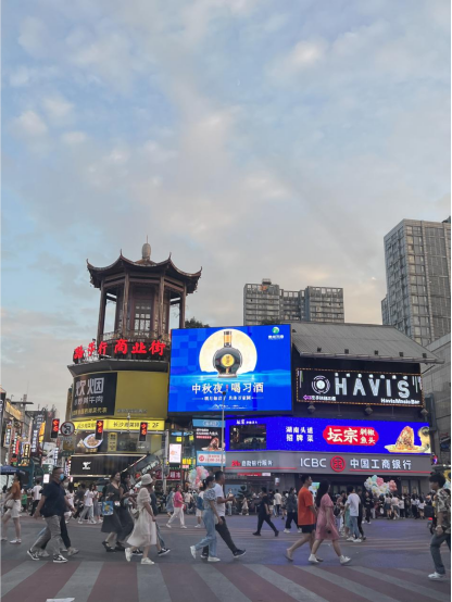 中秋营销战场，户外广告是关键，这些品牌属实拿捏了！