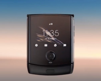 「Motorola RAZR」2019折叠手机 官方宣传片：《Hello Moto》，致敬经典