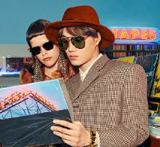 Gucci 2020春夏眼镜形象大片：走进好莱坞唱片店，致敬80年代