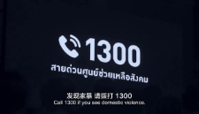 泰国公益广告：当家暴搬上拳击擂台，你还会叫好吗？