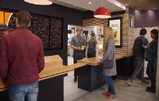 麦当劳讽刺广告：有时候是不是觉得花的不止是咖啡钱？