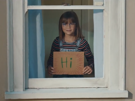 科尔士百货暖心圣诞广告：两扇窗户之间的守望