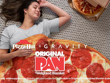 必胜客×Gravity:巨型披萨毯，等你来吃（盖）