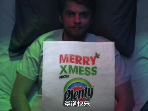 国外反套路圣诞温情广告《爱使人受伤》
