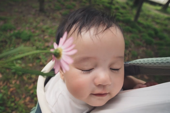 Babycare母亲节感人广告片：「妈妈也是第一次做妈妈」
