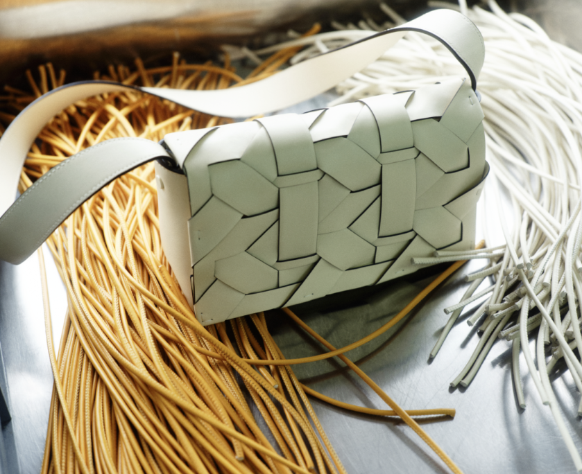  皮具品牌DISSONA致敬中国传统非遗文化，推出「织序系列」并策划艺术展