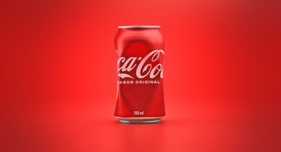 为了鼓励回收利用，可口可乐竟压扁了Logo