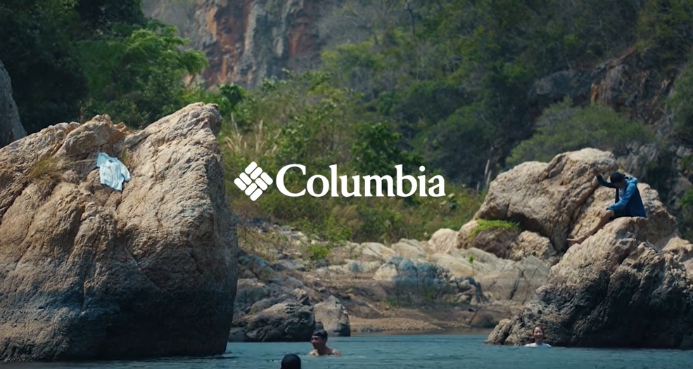 Columbia哥伦比亚户外广告：自然会把大人变成小孩