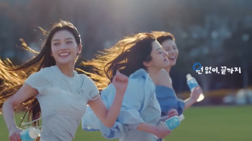 清爽一“夏”，ILLIT演绎青春里的答案