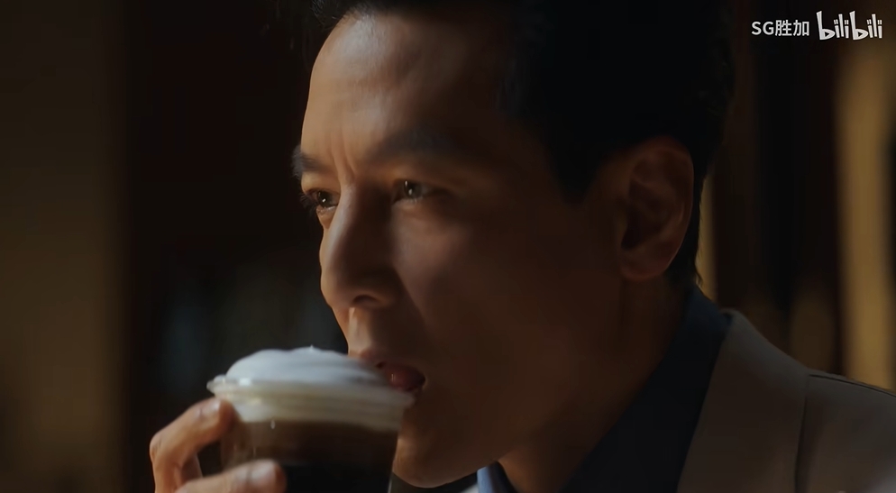 让好咖啡甘做配角，吴彦祖主场造梗